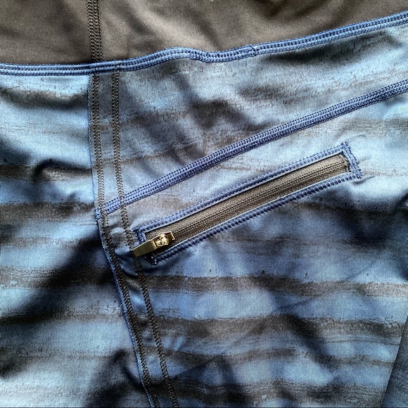 Lululemon Top Speed Crop (Good Vibes Deep Navy Black/Black) - Size 8 - Picture 9 of 11